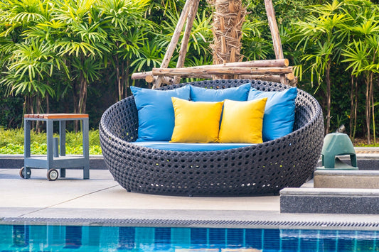 Backyard Escape: Wicker Patio round daybed - North Oasis